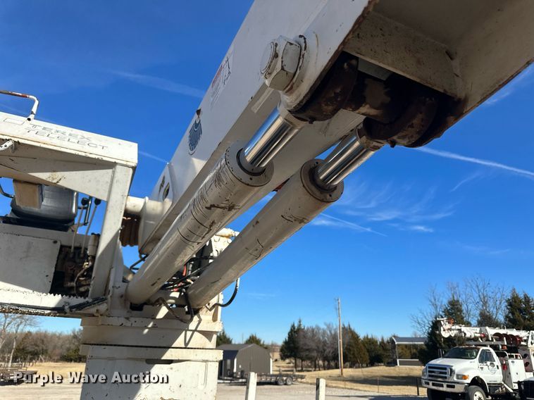 image for item EK9806 2007 Ford F750 Super Duty  digger derrick truck