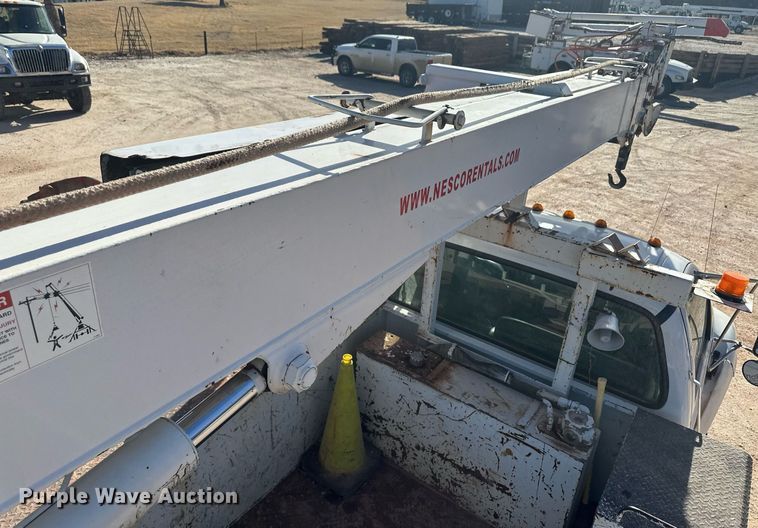 image for item EK9806 2007 Ford F750 Super Duty  digger derrick truck