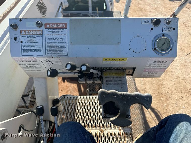 image for item EK9806 2007 Ford F750 Super Duty  digger derrick truck