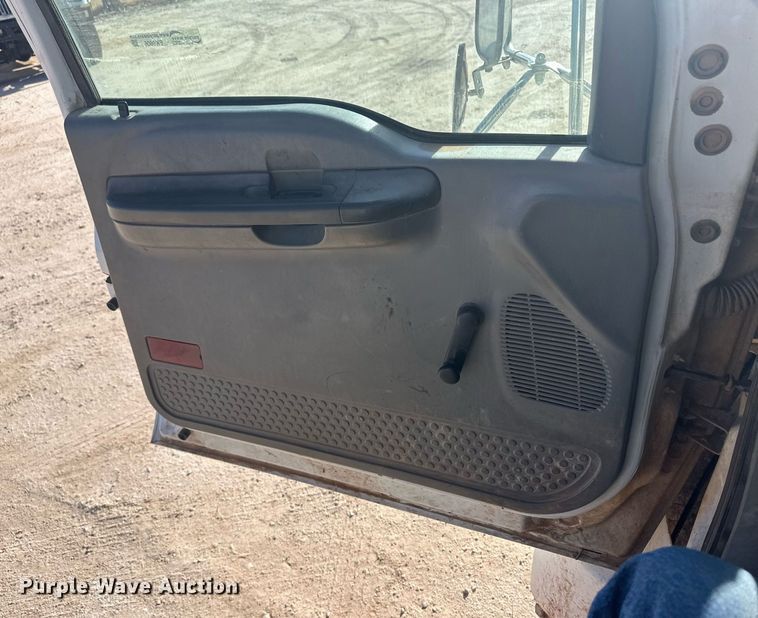 image for item EK9806 2007 Ford F750 Super Duty  digger derrick truck