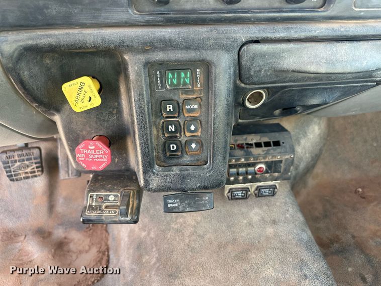 image for item EK9806 2007 Ford F750 Super Duty  digger derrick truck