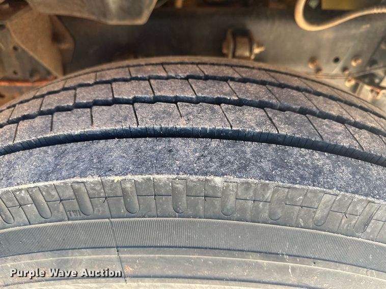 image for item EK9806 2007 Ford F750 Super Duty  digger derrick truck