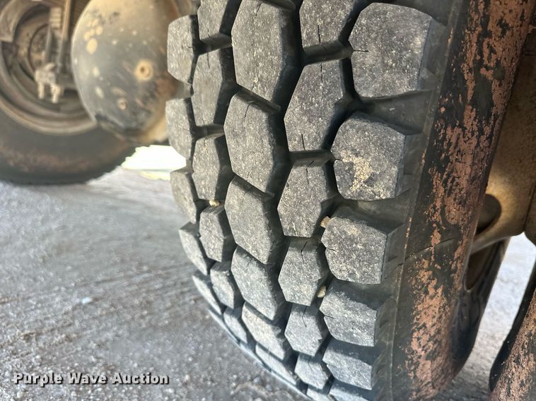 image for item EK9806 2007 Ford F750 Super Duty  digger derrick truck