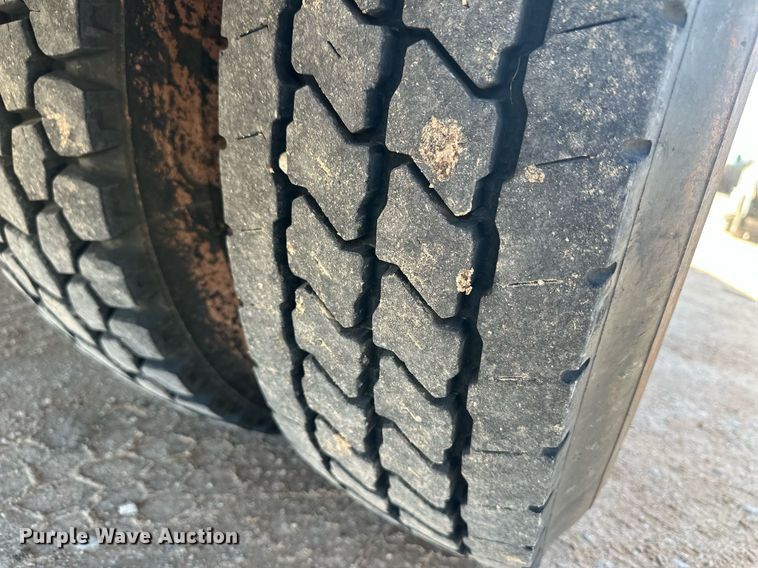 image for item EK9806 2007 Ford F750 Super Duty  digger derrick truck