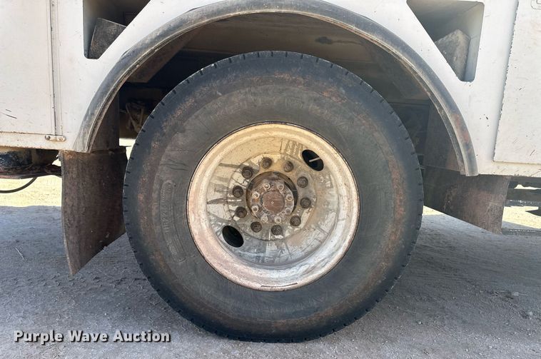 image for item EK9806 2007 Ford F750 Super Duty  digger derrick truck