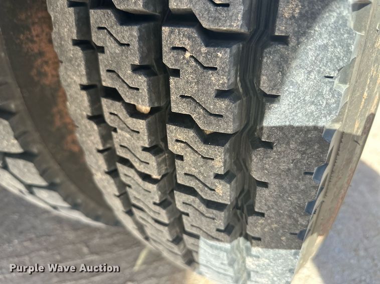 image for item EK9806 2007 Ford F750 Super Duty  digger derrick truck