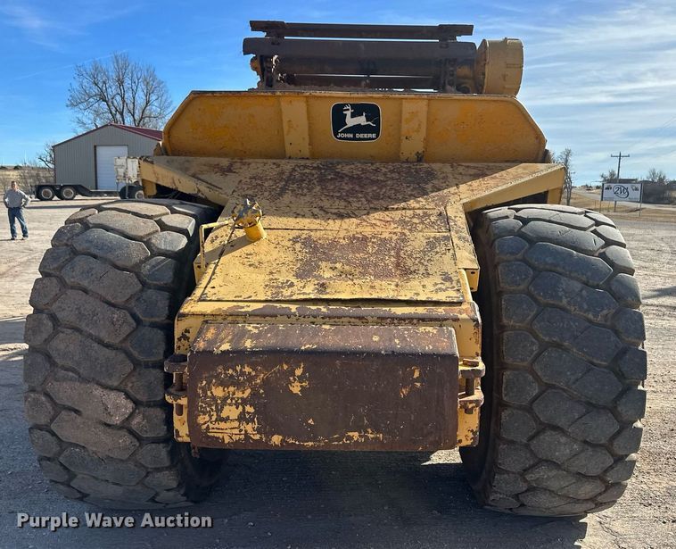 image for item EK9810 1990 John Deere 862B  elevating scraper