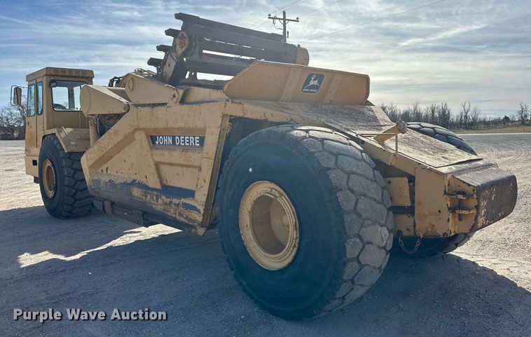 image for item EK9810 1990 John Deere 862B  elevating scraper