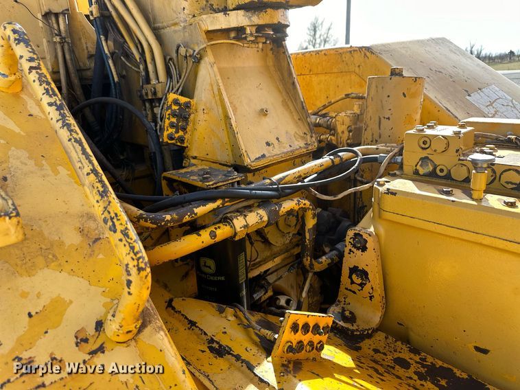 image for item EK9810 1990 John Deere 862B  elevating scraper