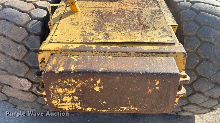 image for item EK9810 1990 John Deere 862B  elevating scraper