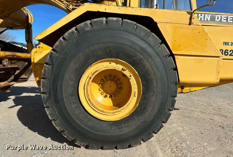 image for item EK9810 1990 John Deere 862B  elevating scraper