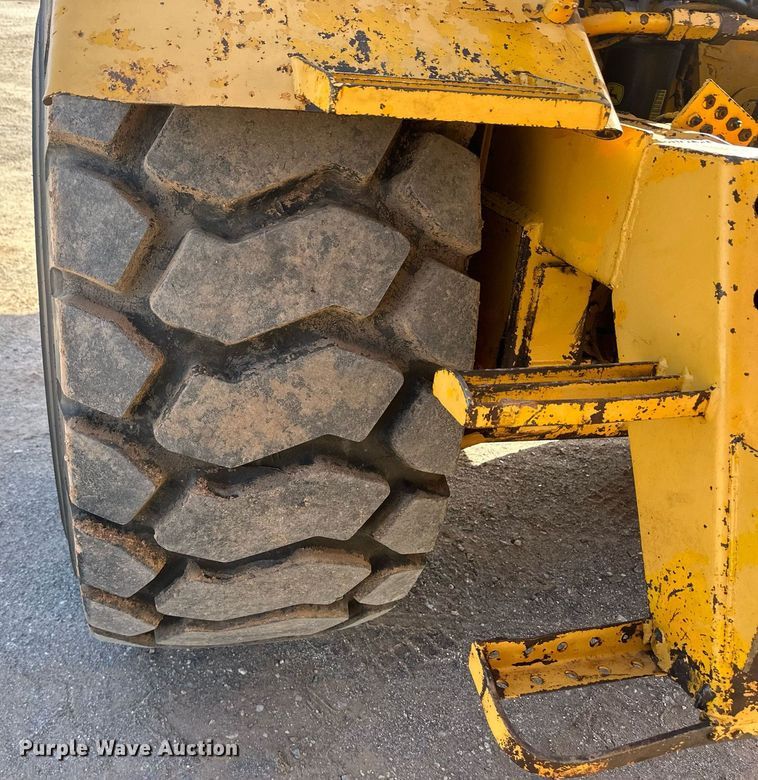 image for item EK9810 1990 John Deere 862B  elevating scraper