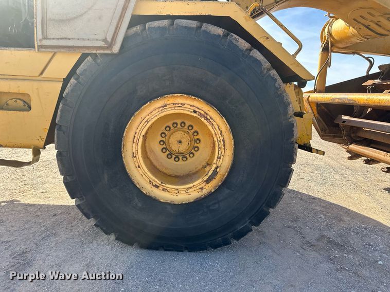 image for item EK9810 1990 John Deere 862B  elevating scraper