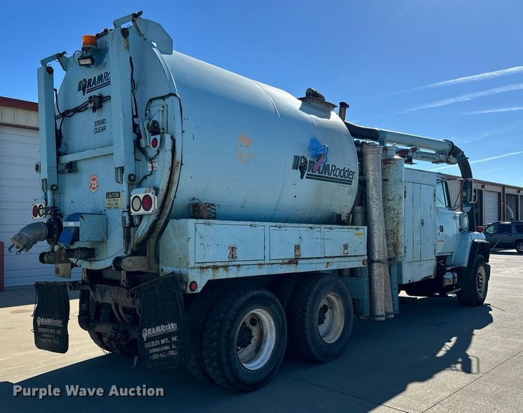 image for item GG9884 1995 Ford L8000  hydrovac truck