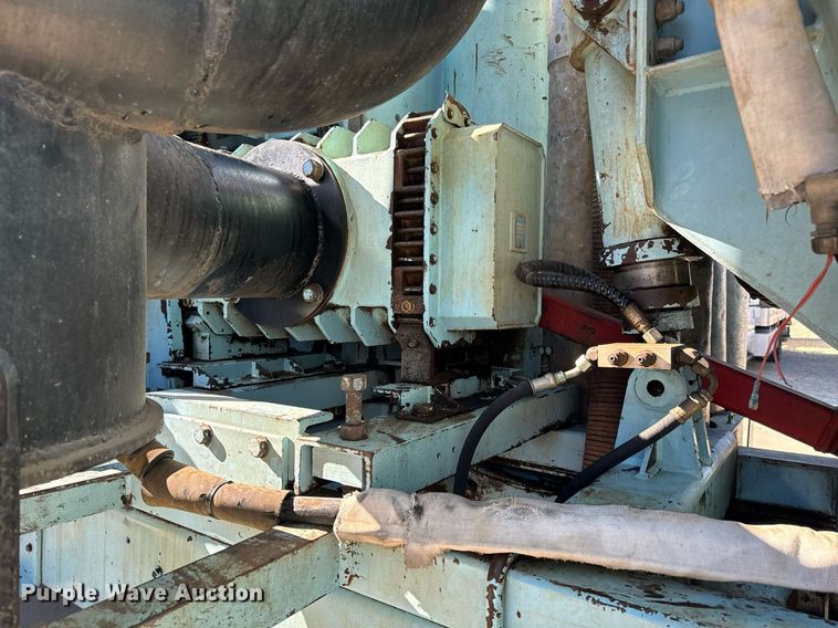 image for item GG9884 1995 Ford L8000  hydrovac truck