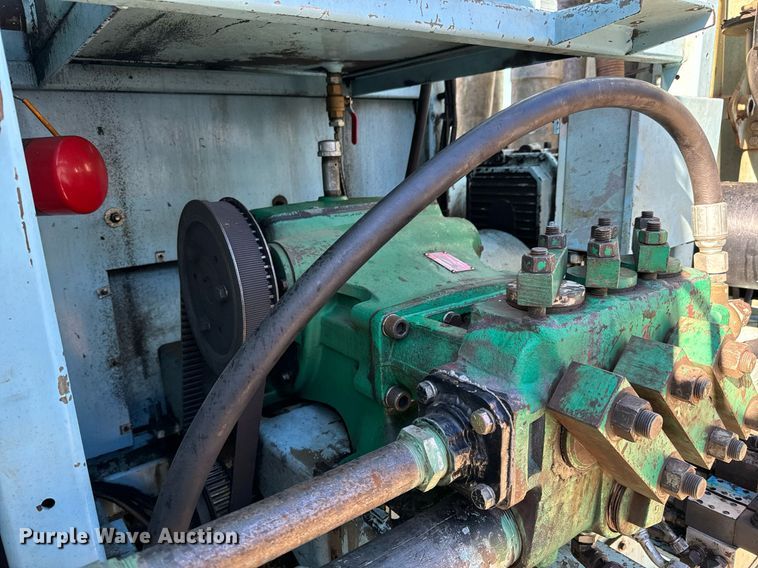 image for item GG9884 1995 Ford L8000  hydrovac truck