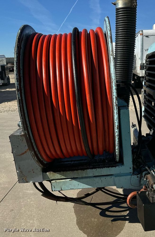 image for item GG9884 1995 Ford L8000  hydrovac truck