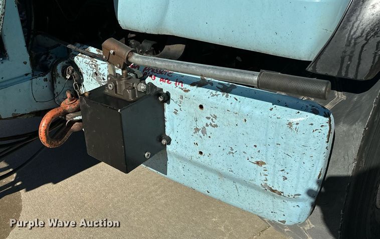 image for item GG9884 1995 Ford L8000  hydrovac truck