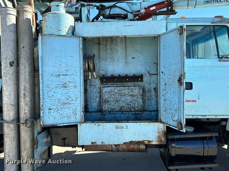 image for item GG9884 1995 Ford L8000  hydrovac truck