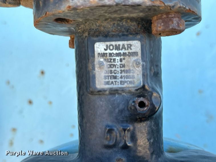 image for item GG9884 1995 Ford L8000  hydrovac truck