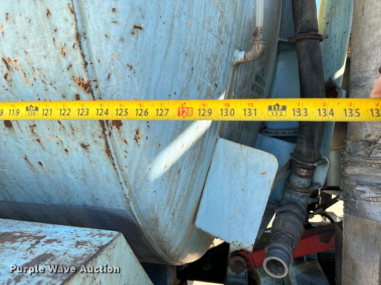 image for item GG9884 1995 Ford L8000  hydrovac truck