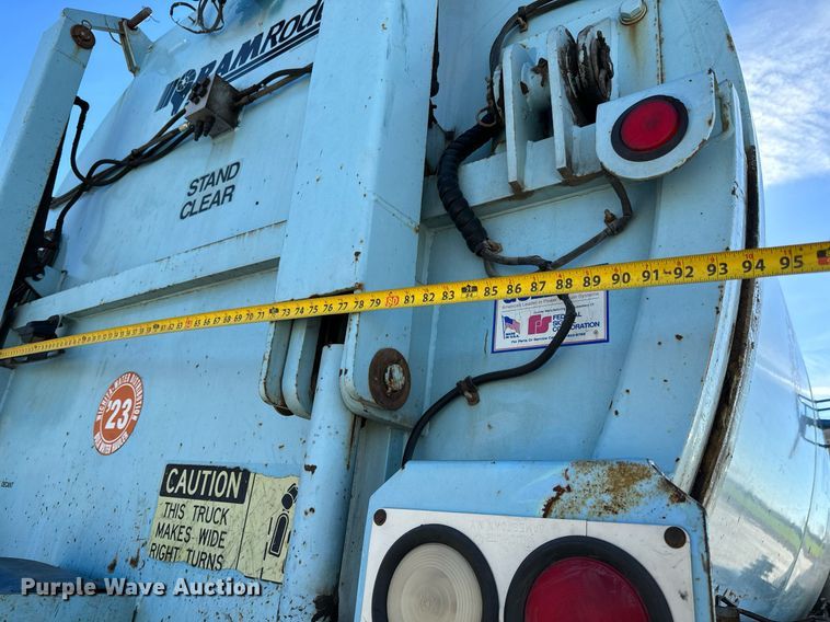 image for item GG9884 1995 Ford L8000  hydrovac truck