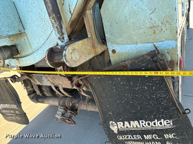 image for item GG9884 1995 Ford L8000  hydrovac truck