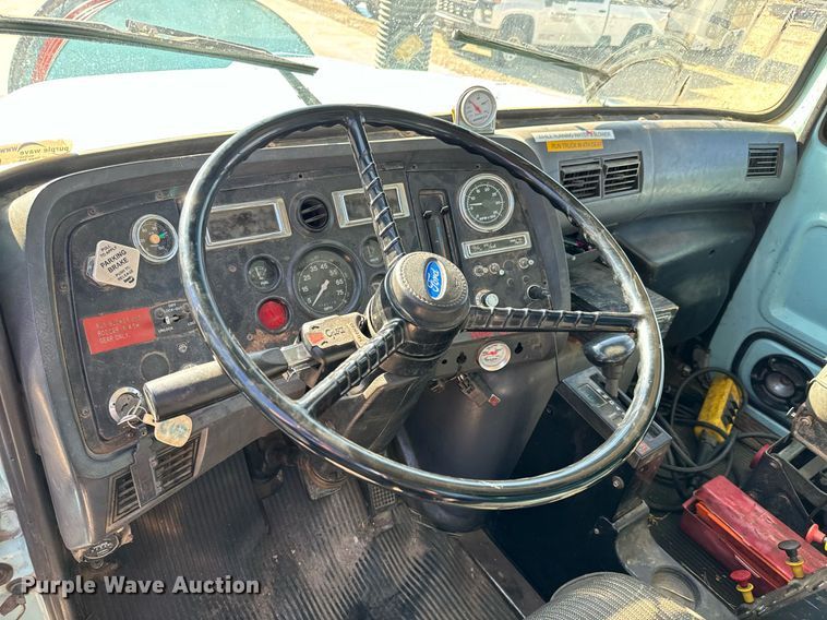 image for item GG9884 1995 Ford L8000  hydrovac truck