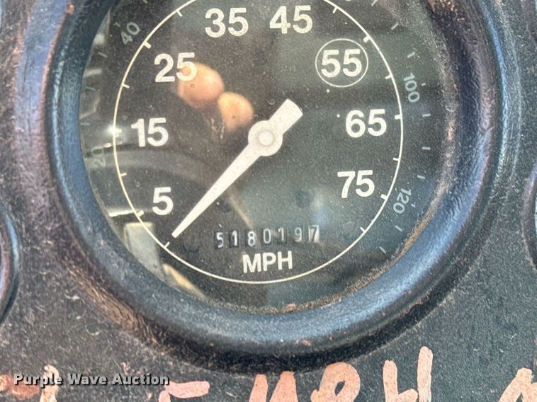 image for item GG9884 1995 Ford L8000  hydrovac truck