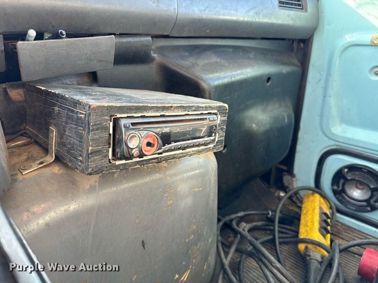 image for item GG9884 1995 Ford L8000  hydrovac truck