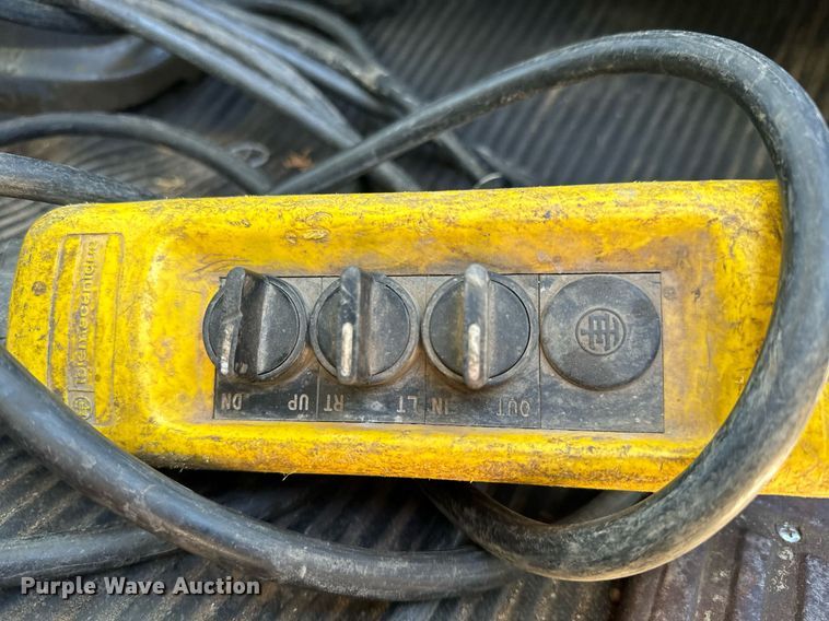 image for item GG9884 1995 Ford L8000  hydrovac truck