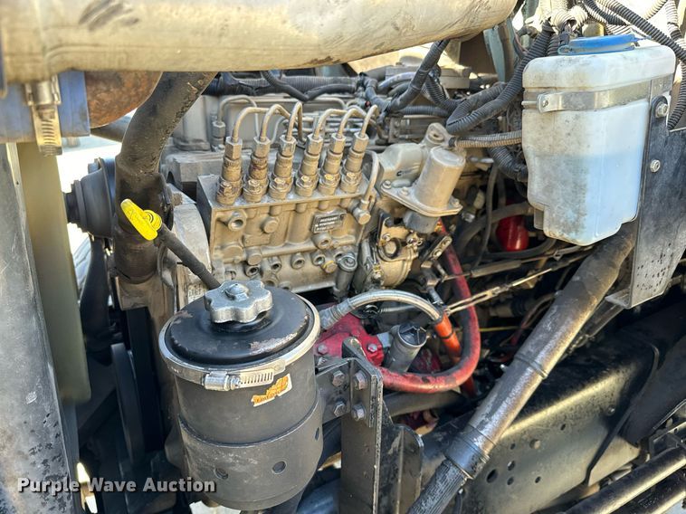 image for item GG9884 1995 Ford L8000  hydrovac truck