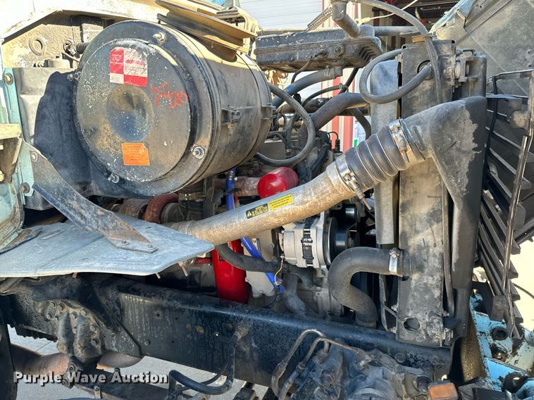 image for item GG9884 1995 Ford L8000  hydrovac truck