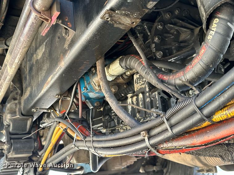 image for item GG9884 1995 Ford L8000  hydrovac truck