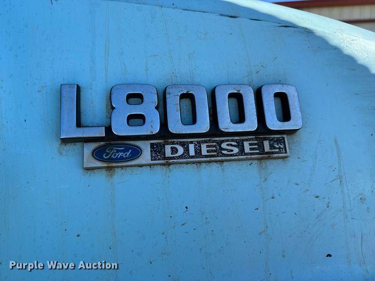 image for item GG9884 1995 Ford L8000  hydrovac truck