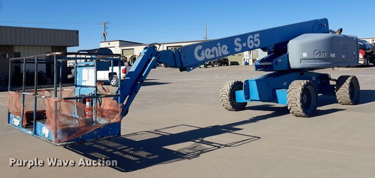 image for item GG9949 2005 Genie S-65  boom lift