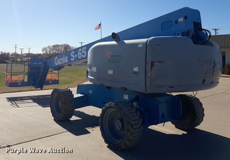 image for item GG9949 2005 Genie S-65  boom lift