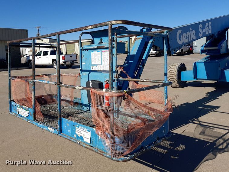 image for item GG9949 2005 Genie S-65  boom lift