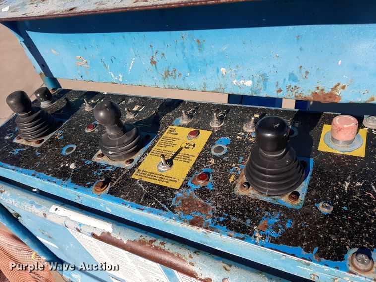 image for item GG9949 2005 Genie S-65  boom lift