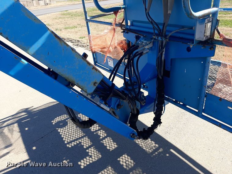 image for item GG9949 2005 Genie S-65  boom lift