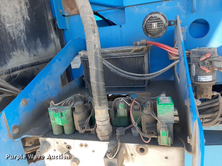 image for item GG9949 2005 Genie S-65  boom lift