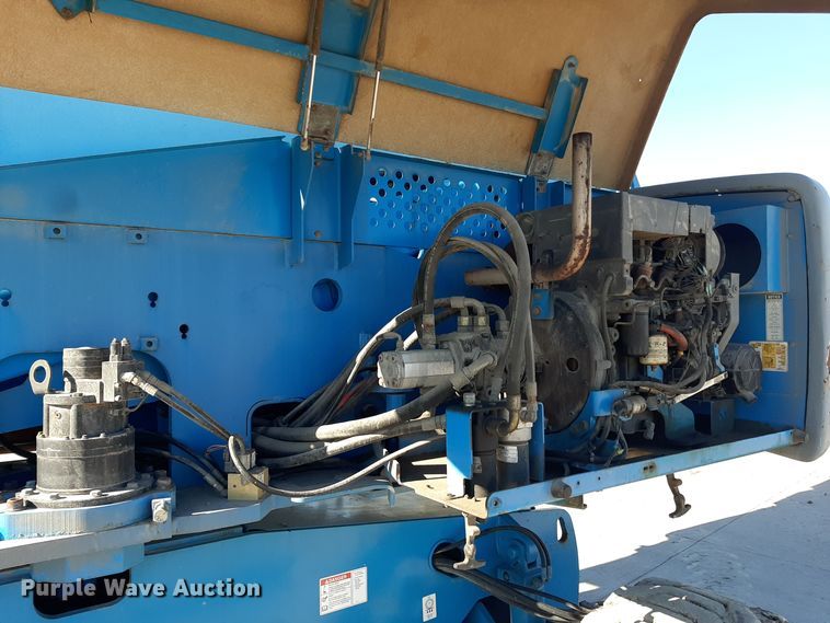 image for item GG9949 2005 Genie S-65  boom lift
