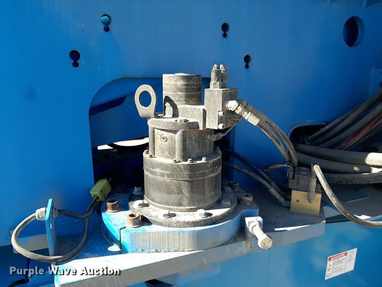 image for item GG9949 2005 Genie S-65  boom lift