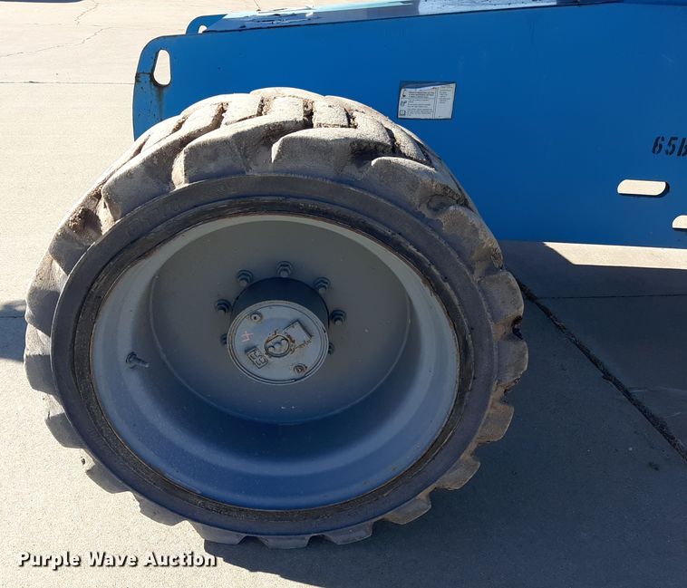 image for item GG9949 2005 Genie S-65  boom lift