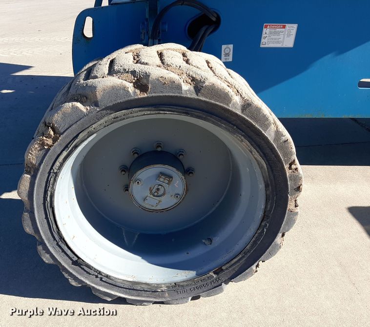 image for item GG9949 2005 Genie S-65  boom lift