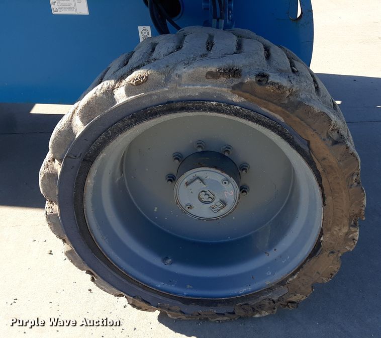 image for item GG9949 2005 Genie S-65  boom lift