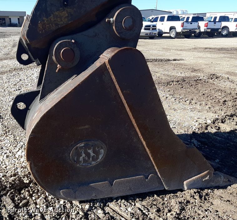 image for item GG9950 2005 Case CX240  excavator