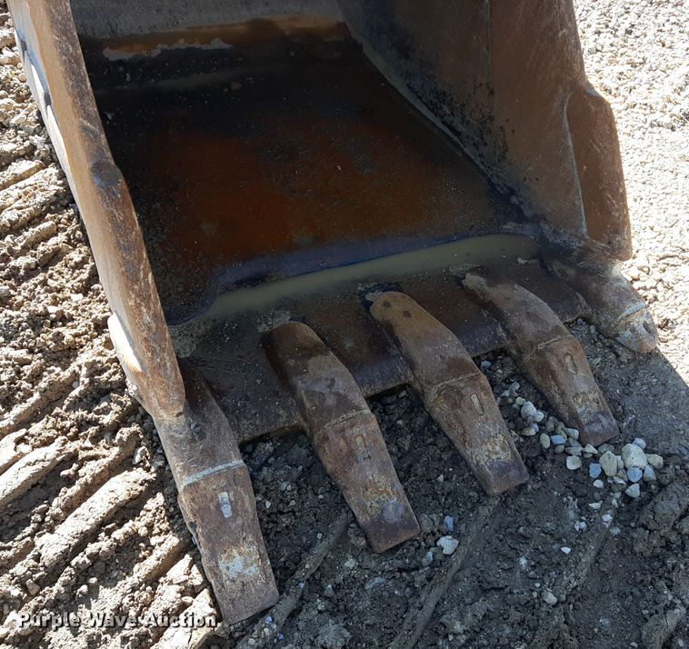 image for item GG9950 2005 Case CX240  excavator