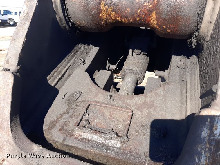 image for item GG9950 2005 Case CX240  excavator