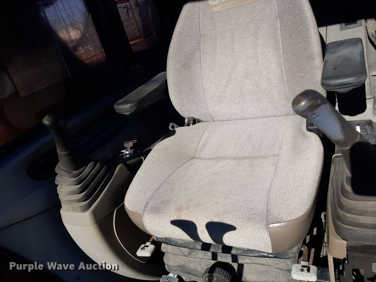 image for item GG9950 2005 Case CX240  excavator